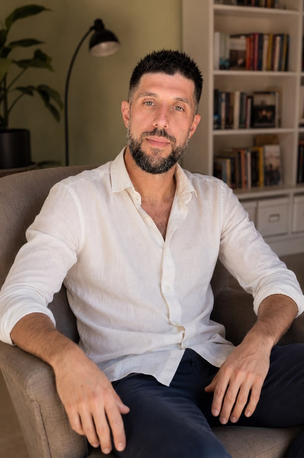 Dott. Alessio Zenga nel suo studio